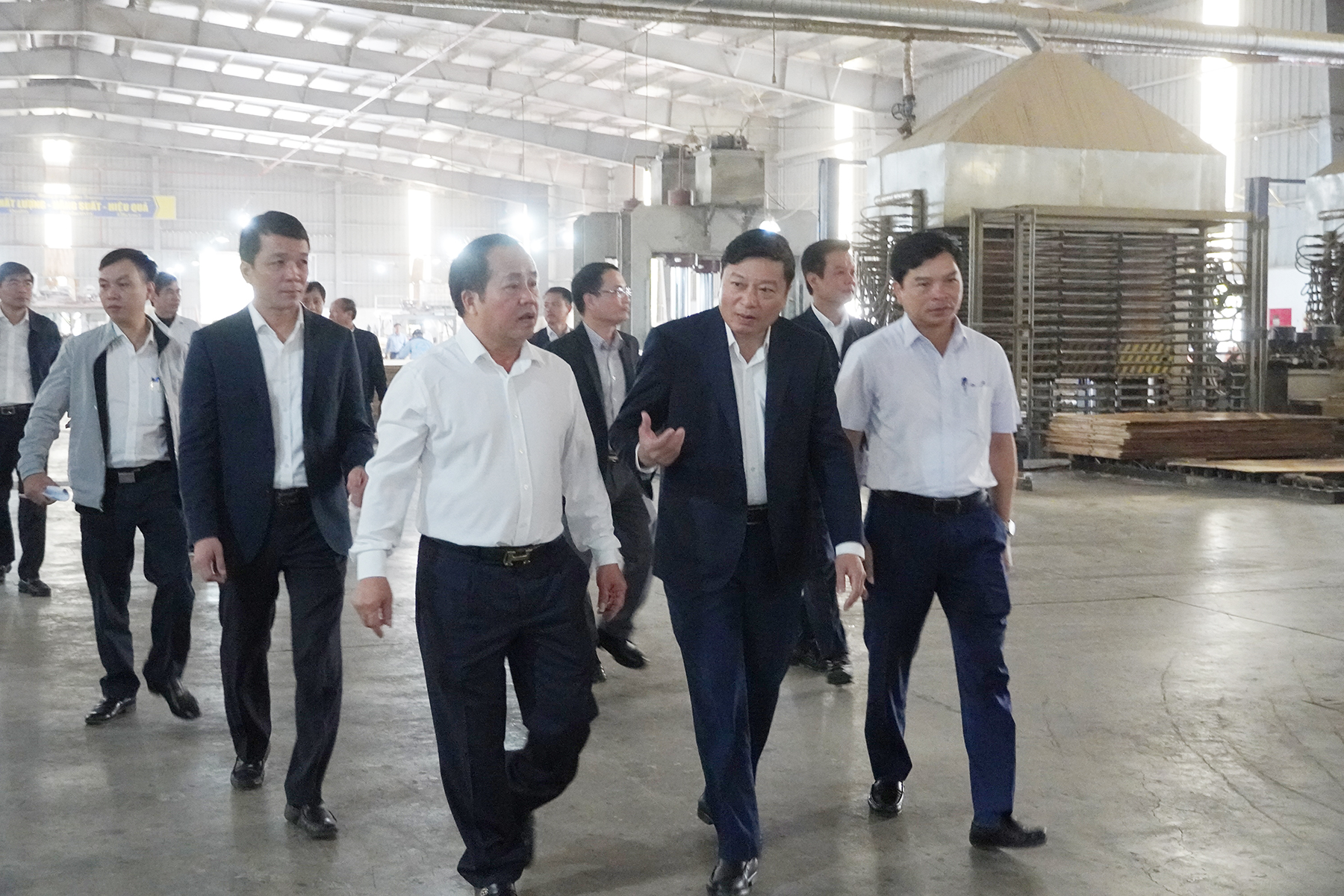 (Video) Bản tin hoạt động nổi bật của lãnh đạo UBND tỉnh trong tuần (từ 05/01 - 09/01/2026)