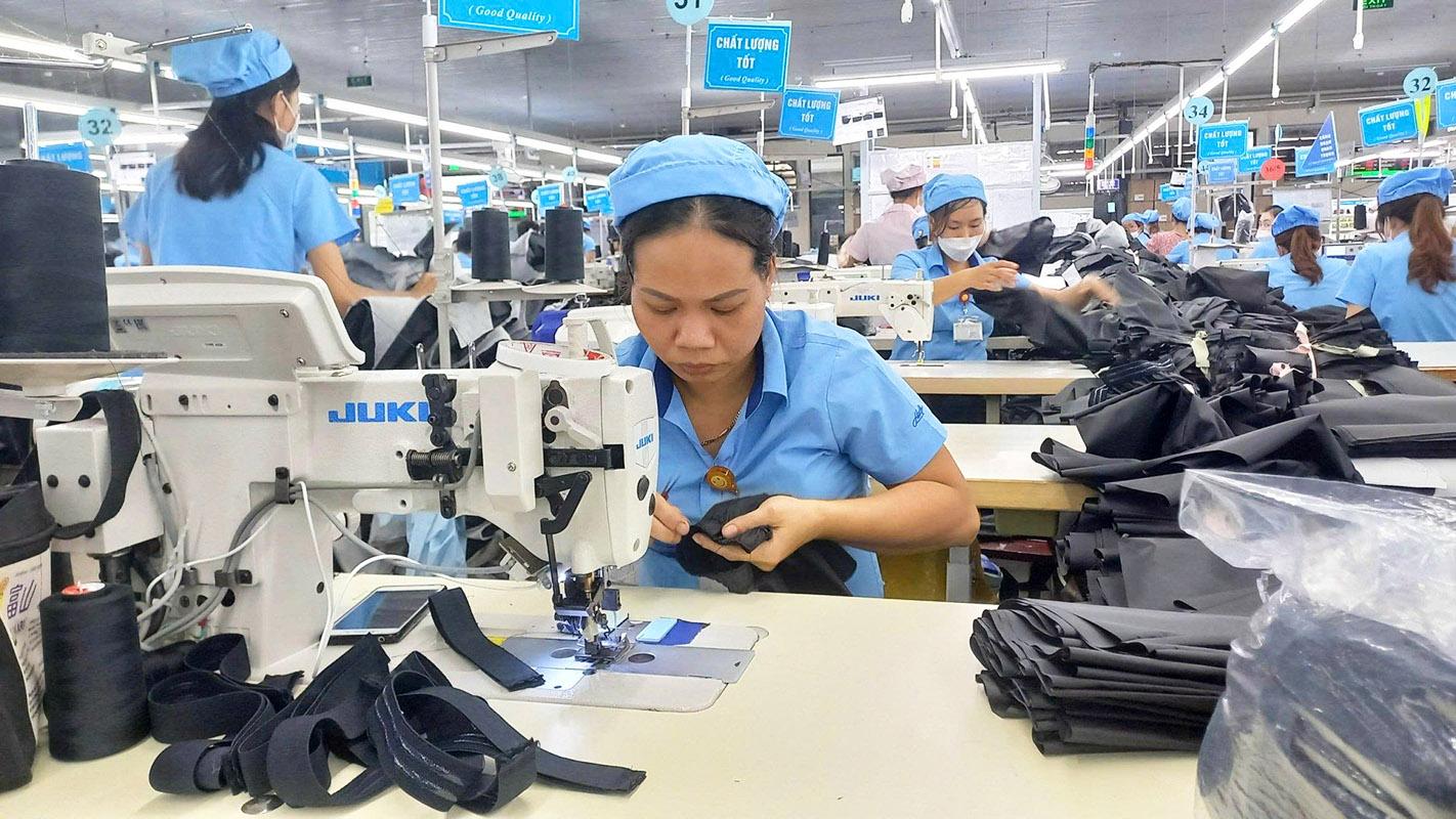 Quy định mức lương tối thiểu đối với người lao động làm việc theo hợp đồng lao động