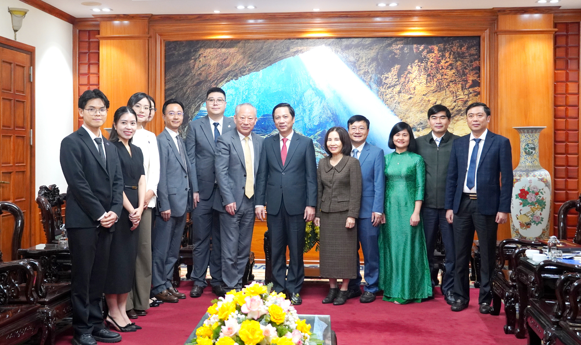 Phó Chủ tịch Thường trực UBND tỉnh Hoàng Nam tiếp xã giao Tập đoàn Xây dựng Thái Bình Dương