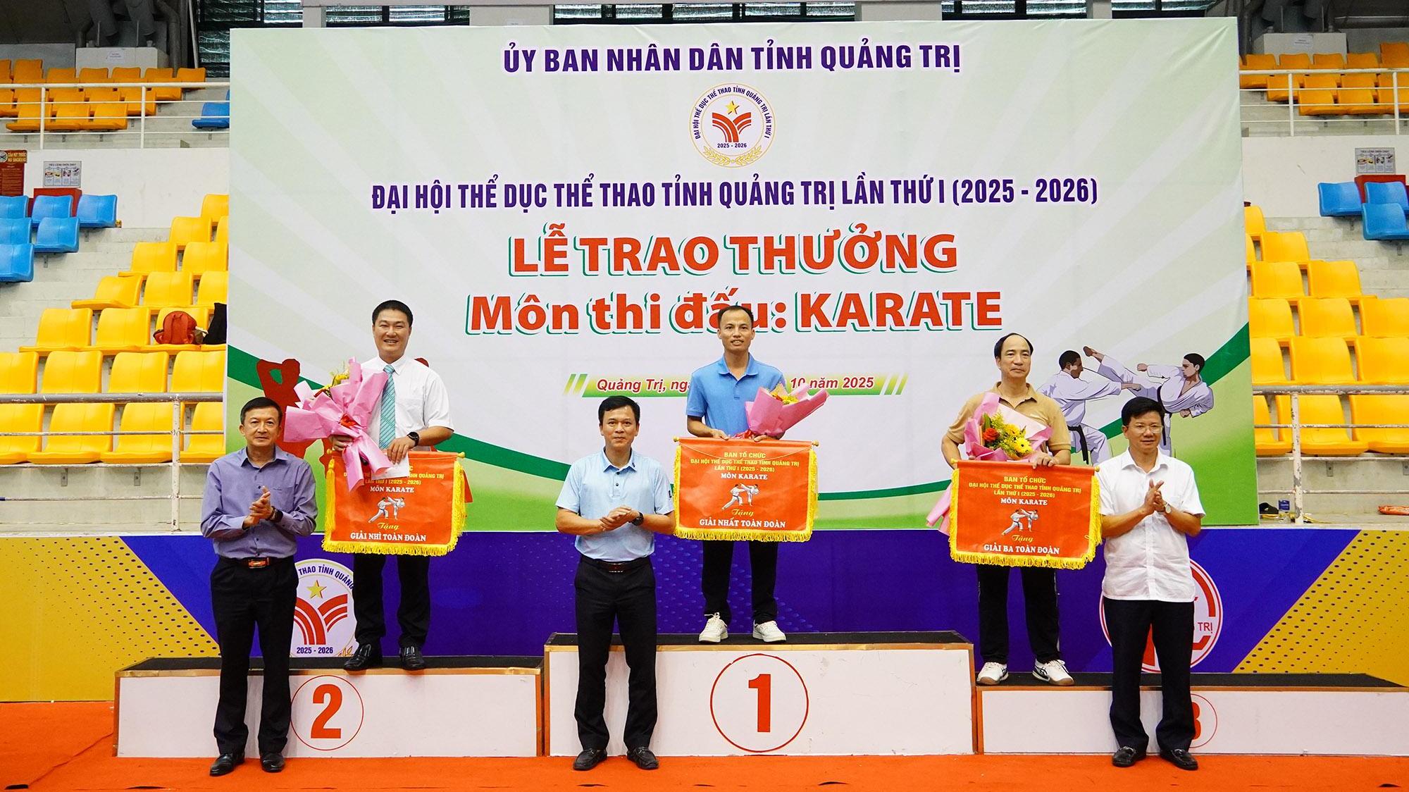 Trao giải môn thi đấu Karate trong chương trình Đại hội Thể dục thể thao tỉnh Quảng Trị lần thứ I