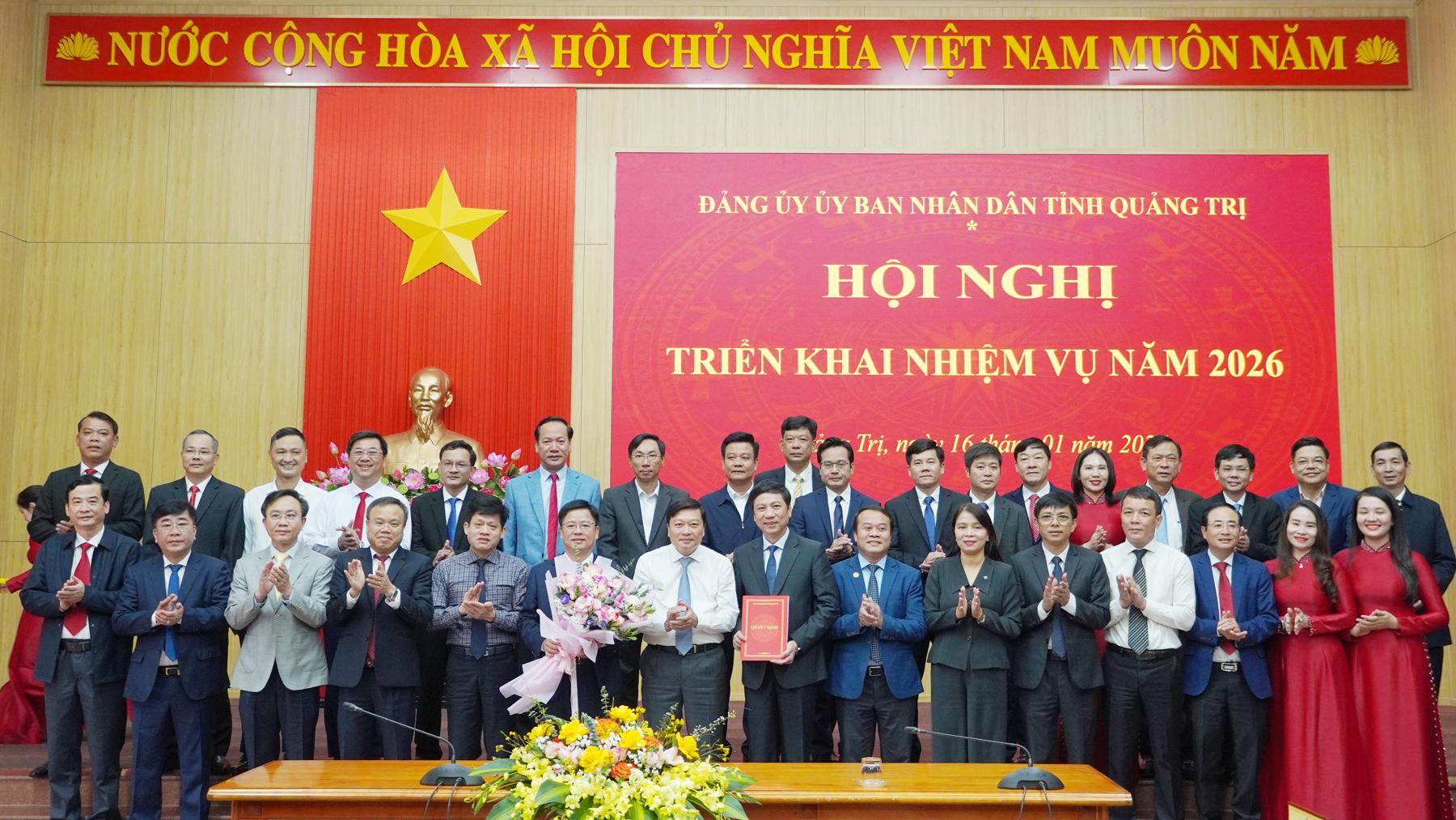 Đảng ủy UBND tỉnh: Công bố các Quyết định về công tác cán bộ và triển khai nhiệm vụ năm 2026