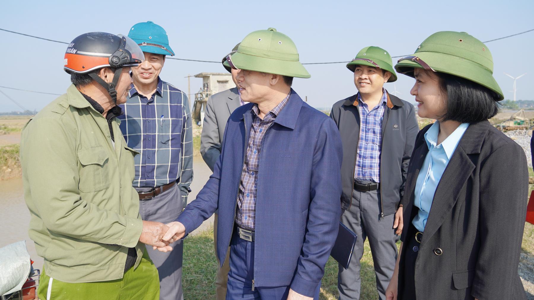 Phó Chủ tịch UBND tỉnh Lê Văn Bảo kiểm tra tiến độ sản xuất vụ Đông Xuân 2025 - 2026 trên địa bàn tỉnh