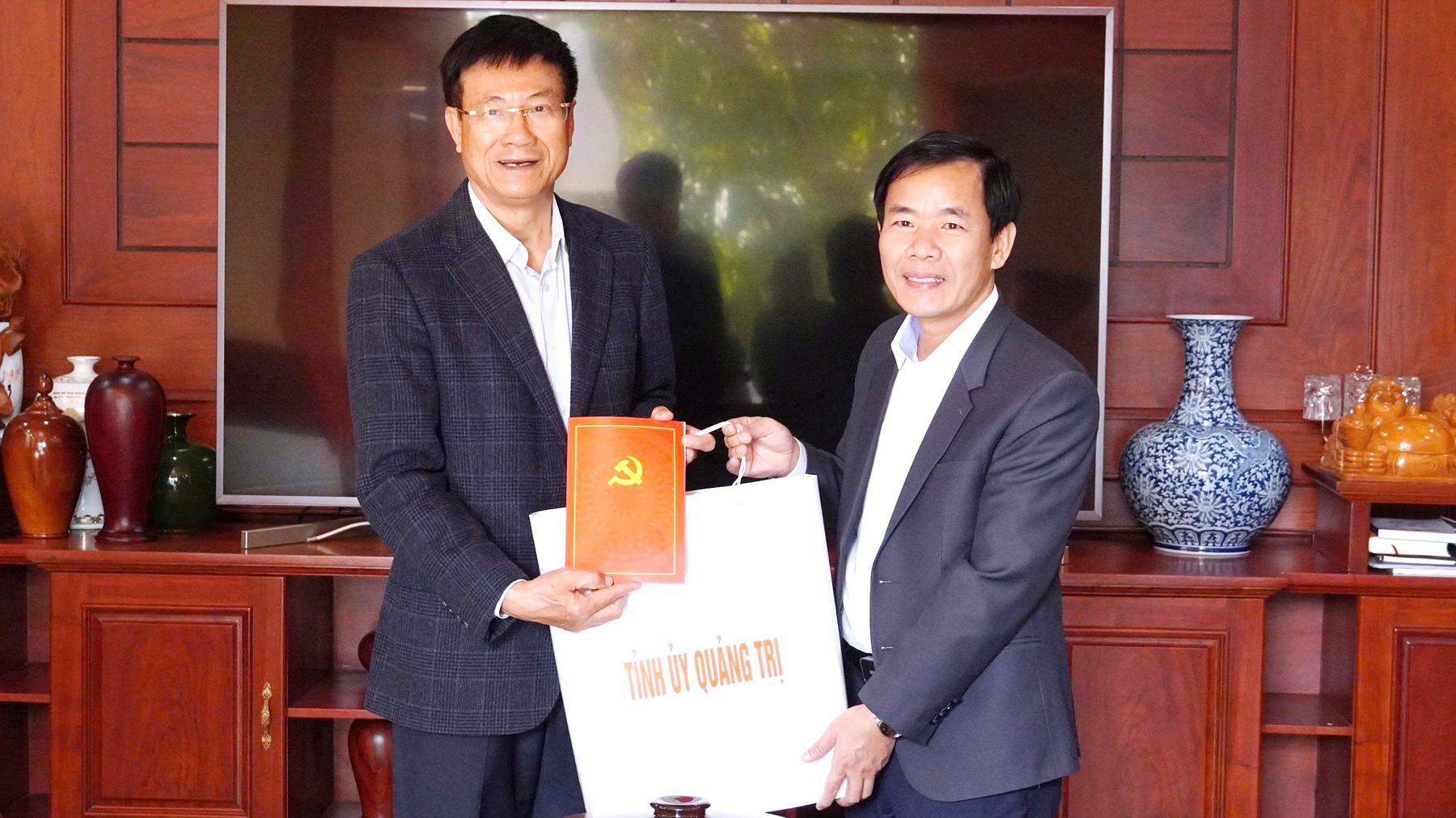 Bí thư Tỉnh ủy Nguyễn Văn Phương thăm, chúc Tết các đồng chí nguyên lãnh đạo tỉnh